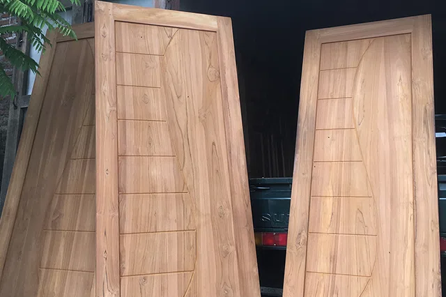 Koleksi Pintu dari udcmto bahan kayu jati